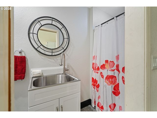 16001 Nw 31ST Ct, Vancouver, WA 98685