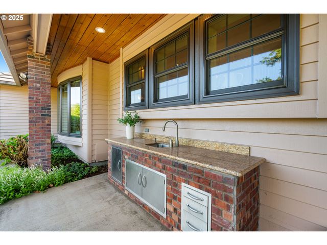 16001 Nw 31ST Ct, Vancouver, WA 98685