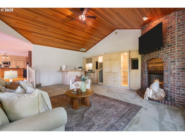 16001 Nw 31ST Ct, Vancouver, WA 98685