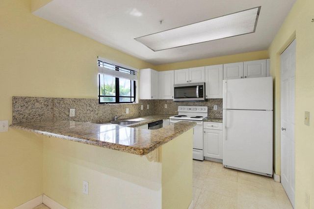 2807 Veronia Drive 103, Palm Beach Gardens, FL 33410