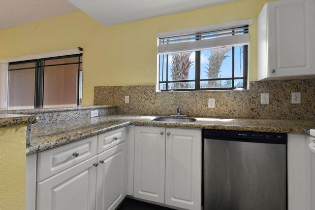 2807 Veronia Drive 103, Palm Beach Gardens, FL 33410