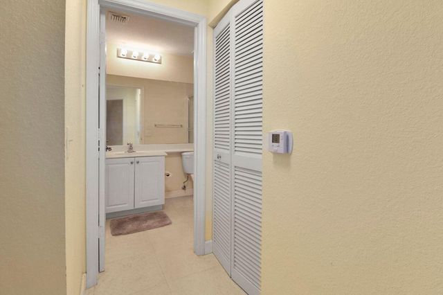 2807 Veronia Drive 103, Palm Beach Gardens, FL 33410
