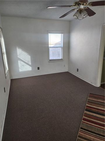 4525 Spruce Avenue, Kansas City, MO 64130