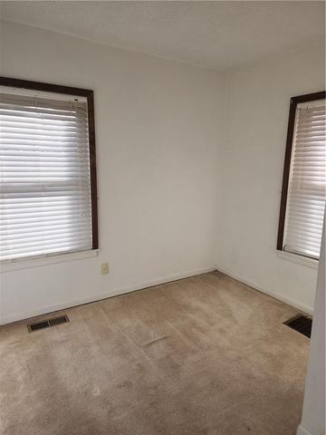 4525 Spruce Avenue, Kansas City, MO 64130