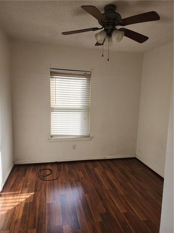 4525 Spruce Avenue, Kansas City, MO 64130