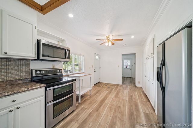 5807 Arrowhead Drive, Sand Springs, OK 74063