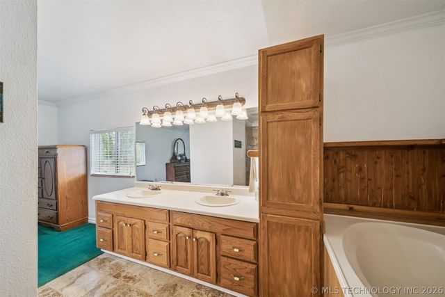5807 Arrowhead Drive, Sand Springs, OK 74063