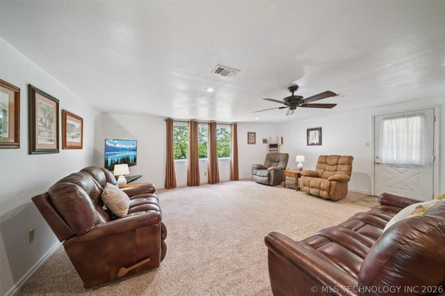 5807 Arrowhead Drive, Sand Springs, OK 74063