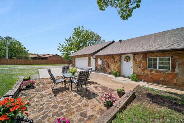 5807 Arrowhead Drive, Sand Springs, OK 74063