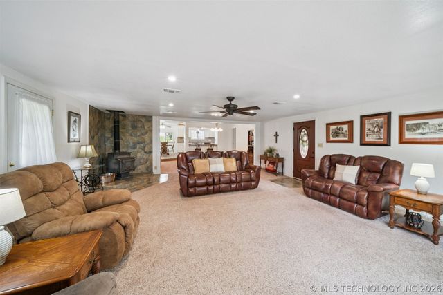 5807 Arrowhead Drive, Sand Springs, OK 74063