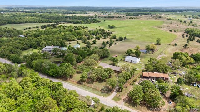 5807 Arrowhead Drive, Sand Springs, OK 74063
