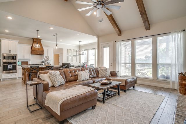 629 County Road 3250, Decatur, TX 76234