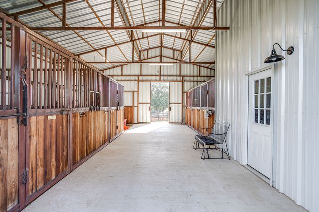 629 County Road 3250, Decatur, TX 76234