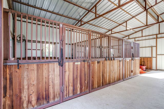 629 County Road 3250, Decatur, TX 76234