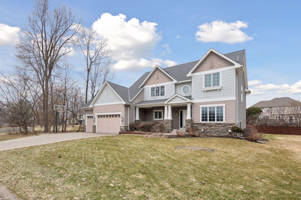 9328 Woodridge Way, Savage, MN 55378