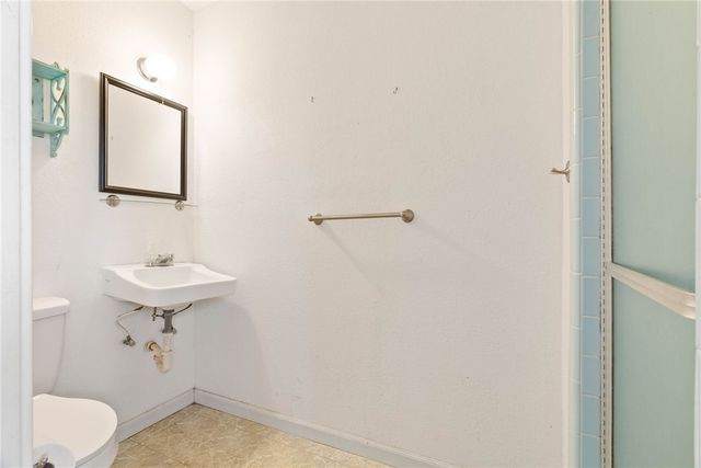 921 W Terrace Blvd, Rockport, TX 78382