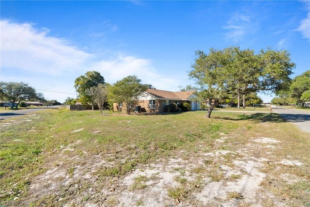 921 W Terrace Blvd, Rockport, TX 78382