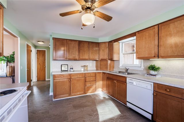 95 Ridgewood Road, Greece, NY 14626