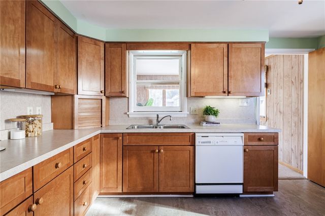 95 Ridgewood Road, Greece, NY 14626