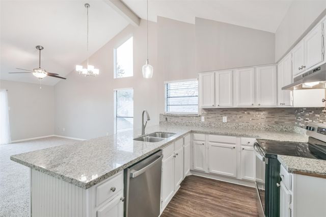 47 April Point Drive N, Conroe, TX 77356