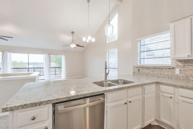 47 April Point Drive N, Conroe, TX 77356