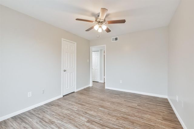 47 April Point Drive N, Conroe, TX 77356