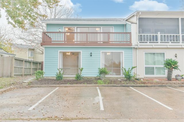 47 April Point Drive N, Conroe, TX 77356