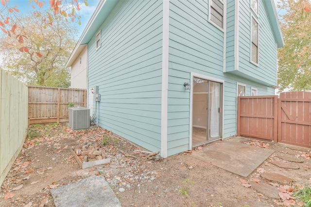 47 April Point Drive N, Conroe, TX 77356