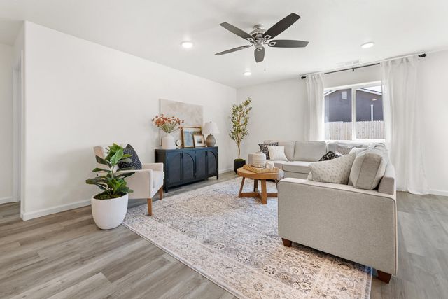 7100 W Wren Avenue, Visalia, CA 93291