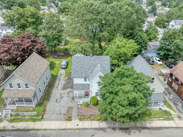 17 Walden Avenue, New London, CT 06320
