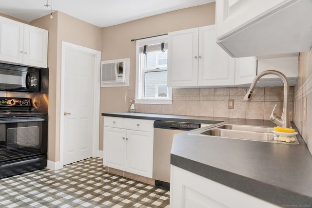 17 Walden Avenue, New London, CT 06320