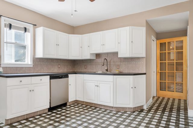 17 Walden Avenue, New London, CT 06320