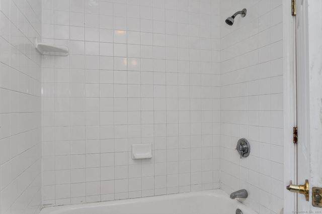 17 Walden Avenue, New London, CT 06320