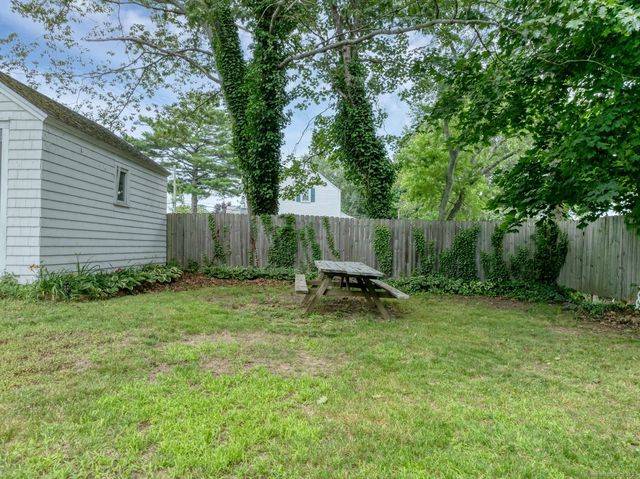 17 Walden Avenue, New London, CT 06320