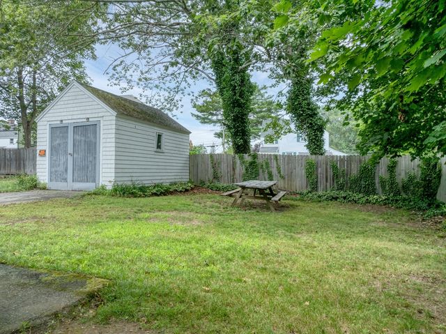 17 Walden Avenue, New London, CT 06320