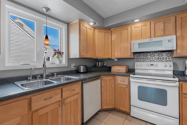 1729 N HARRIMAN STREET, Appleton, WI 54911