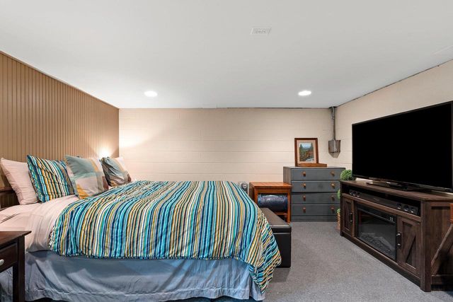 1729 N HARRIMAN STREET, Appleton, WI 54911