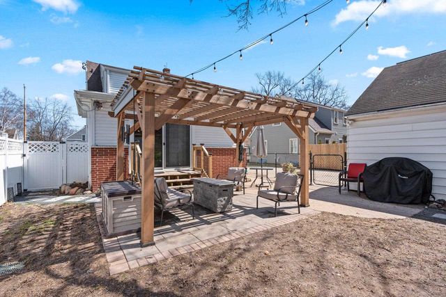 1729 N HARRIMAN STREET, Appleton, WI 54911