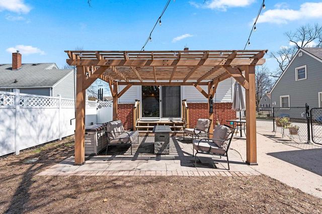 1729 N HARRIMAN STREET, Appleton, WI 54911