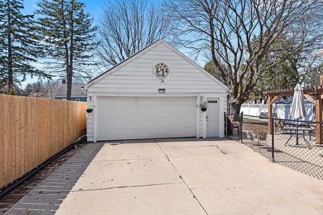 1729 N HARRIMAN STREET, Appleton, WI 54911