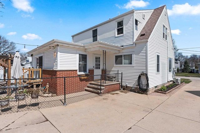 1729 N HARRIMAN STREET, Appleton, WI 54911