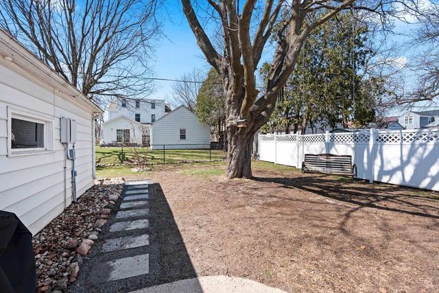 1729 N HARRIMAN STREET, Appleton, WI 54911
