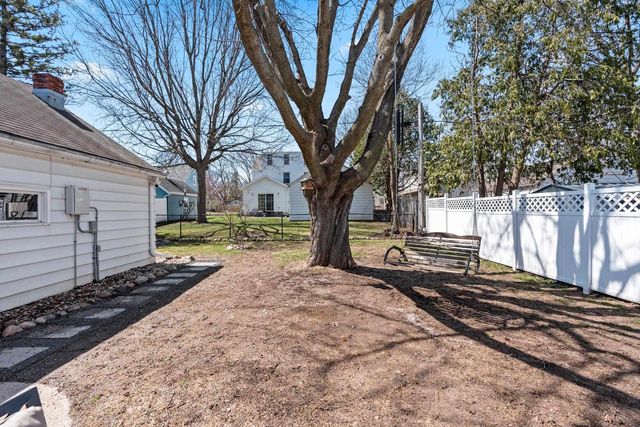 1729 N HARRIMAN STREET, Appleton, WI 54911