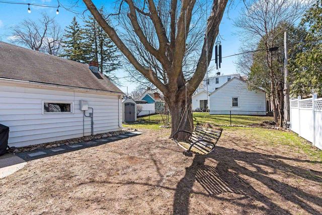 1729 N HARRIMAN STREET, Appleton, WI 54911