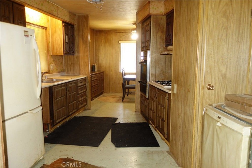 Image 10 of property listing at 770 S Lyon, Hemet, CA 92543