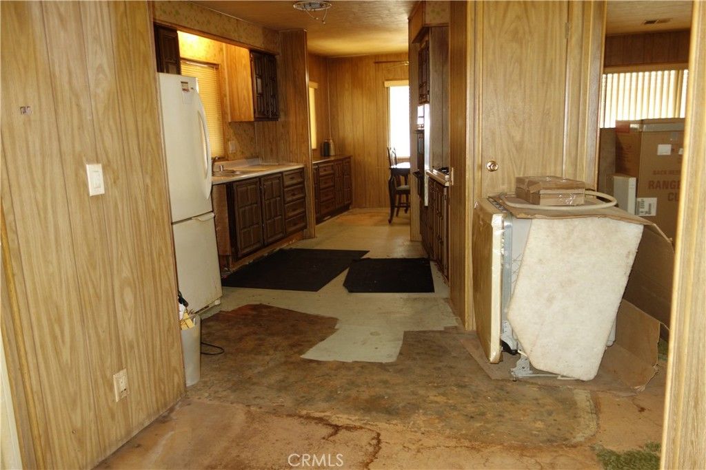 Image 7 of property listing at 770 S Lyon, Hemet, CA 92543