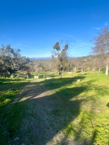 32434 Lockwood Lane, Prather, CA 93651