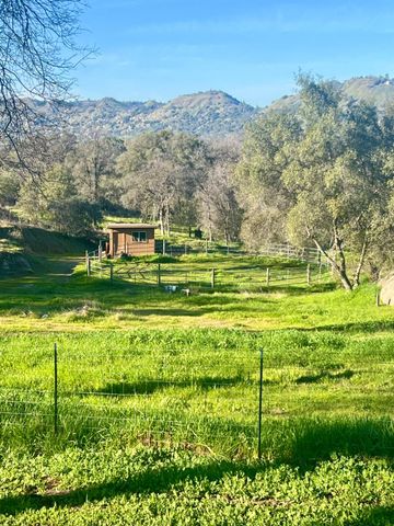 32434 Lockwood Lane, Prather, CA 93651