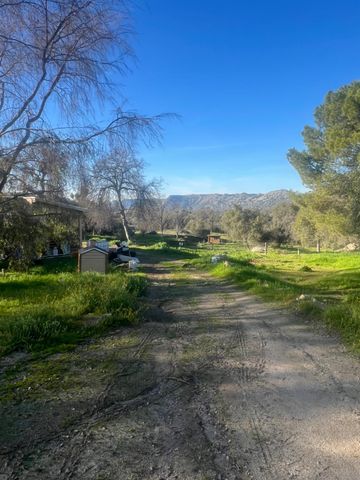 32434 Lockwood Lane, Prather, CA 93651