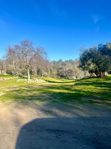 32434 Lockwood Lane, Prather, CA 93651